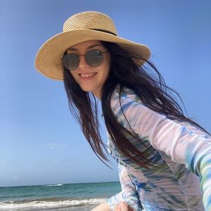 Meet your Posher, Елена